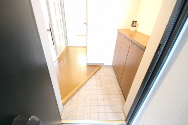 ガーデンヒルズの玄関