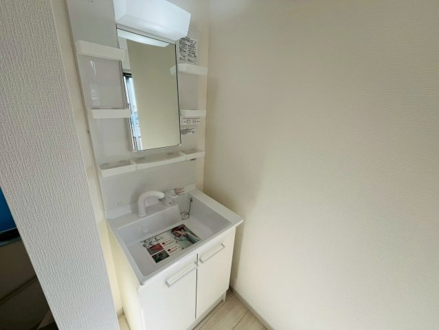 【いろどりアイタウン】　栃木市大宮町　22-P2　全3邸の独立洗面台|〇２号棟　洗面化粧台〇
2階にも洗面台がございます。忙しい朝でも安心です♪
2026年3月撮影