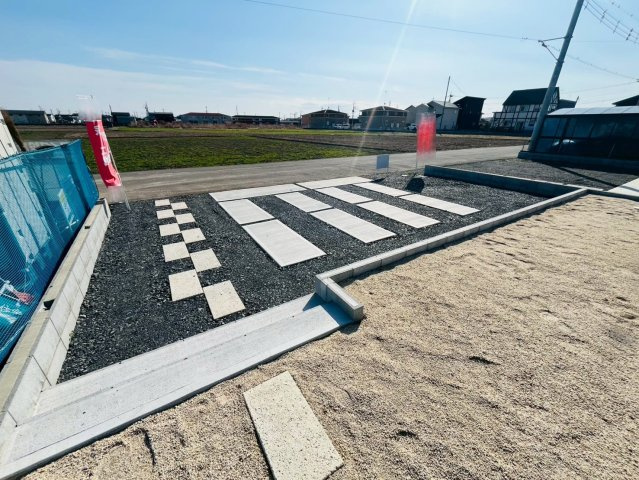 【いろどりアイタウン】　栃木市大宮町　22-P2　全3邸の駐車場|カースペース並列3台駐車可♪
2026年3月撮影