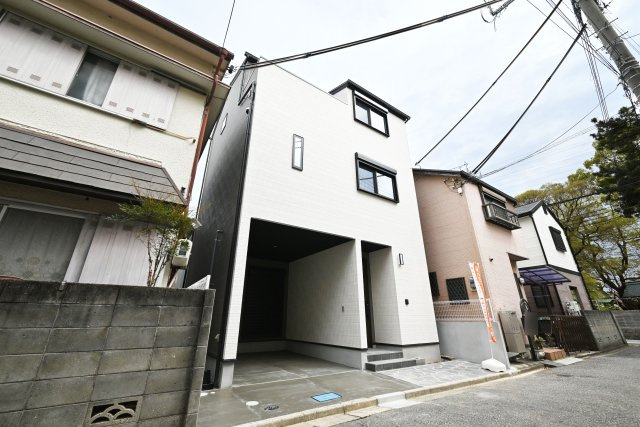 シャルムコート・ジョン上田中町｜3LDK＋駐車1台可の外観|阪神「洲先」駅徒歩5分、閑静な住宅地の中の限定1区画。建物は完成済みですのでいつでも見学して頂けます。見学をご希望の方はお気軽にお問い合わせください。