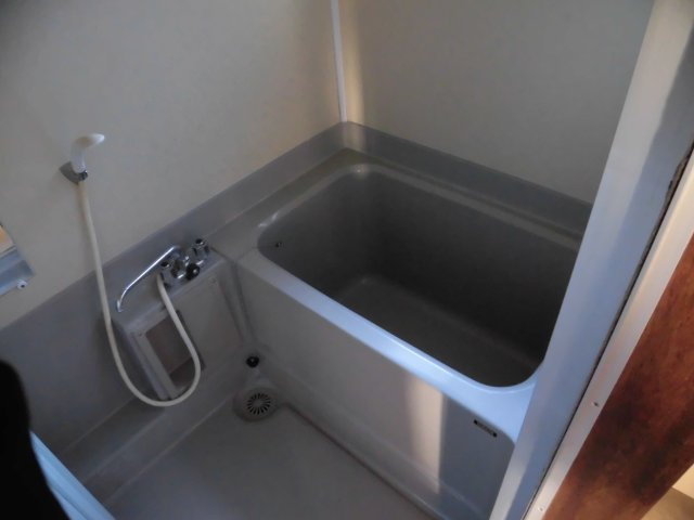 ハイツグレイスF棟の浴室