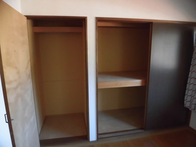 ハイツグレイスF棟の収納