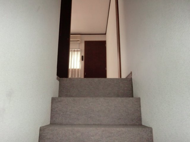 ハイツグレイスB棟のその他|階段