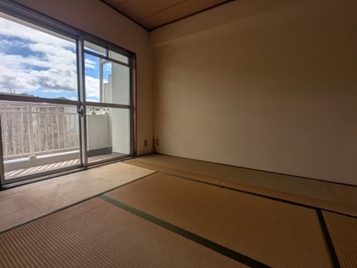 【和室】 | グランドパレス君影 | 和室約6.0帖　バルコニーに面しています。
