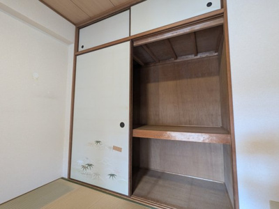 【収納】 | グランドパレス君影 | こちらも大きな押入でお部屋が広くお使いいただけます。