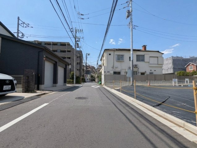 杉並区荻窪2丁目 全5区画 4号地　の前面道路含む現地写真|伸びやかな南側約5.4ｍ公道に面してます
敷地内に約4.5ｍの開発道路の角地を含む全5区画