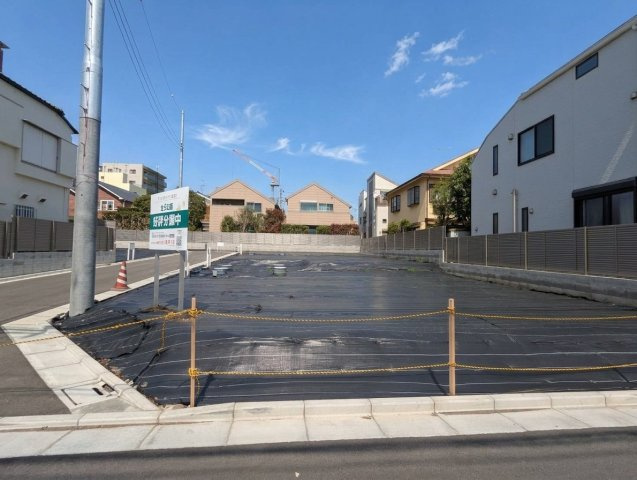 杉並区荻窪2丁目 全5区画 1号地　の前面道路含む現地写真|生活しやすい住環境
小中学校、幼稚園や保育園も近く子育てしやすい住環境
スーパー、コンビニ、ドラッグストアも近く毎日のお買い物も快適♪