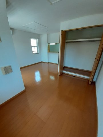 【居間・リビング】 | サンフレスト | こちらの居間で趣味の時間をお楽しみください