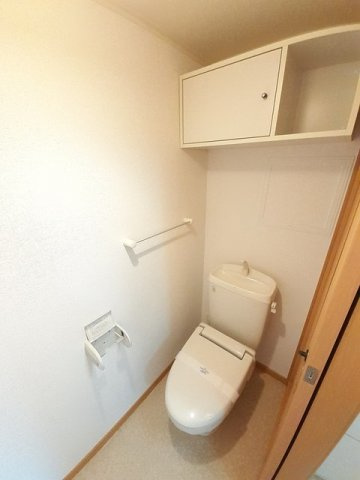 【トイレ】 | サンフレスト | 清潔感のあるトイレです