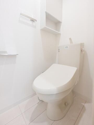 【トイレ】 | スカイルーチェ川口芝中田 | 落ち着いた色調のトイレです