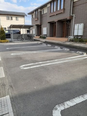 【駐車場】 | ヴィラージュ　リジエールＢ