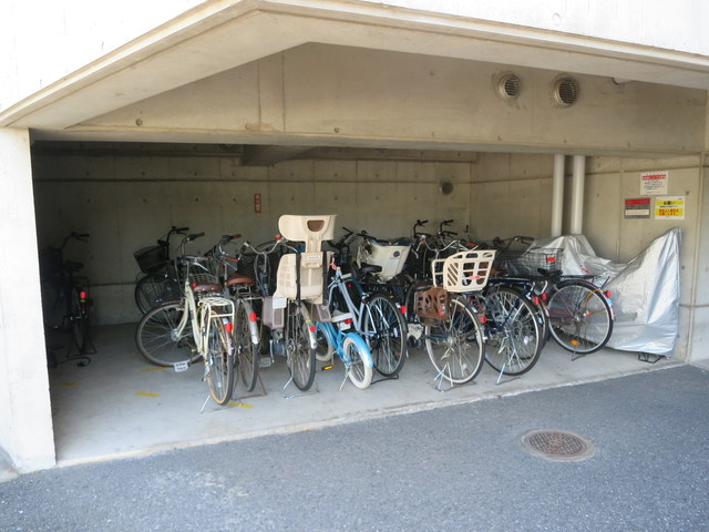 PRISM COURT 平井のその他共用部分|敷地内駐輪場。