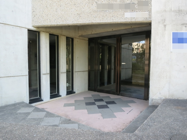 PRISM COURT 平井のエントランス|重厚感のあるエントランスです。