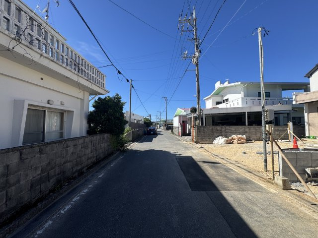 読谷村高志保（全2棟）1号棟の前面道路含む現地写真|※西側公道5.9m♪