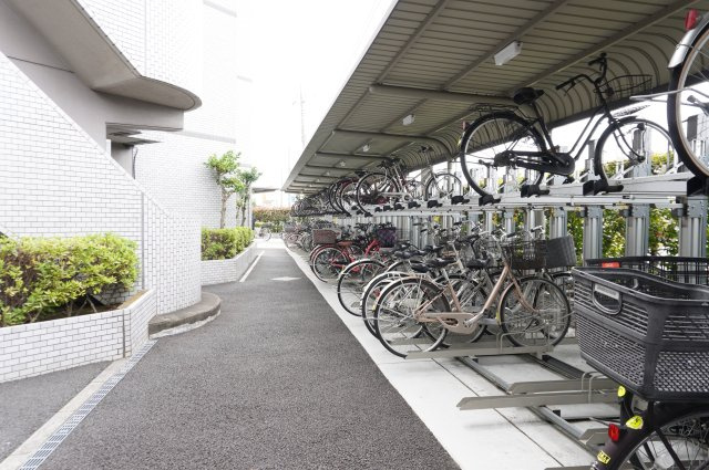 ワコーレ越谷の駐輪場
