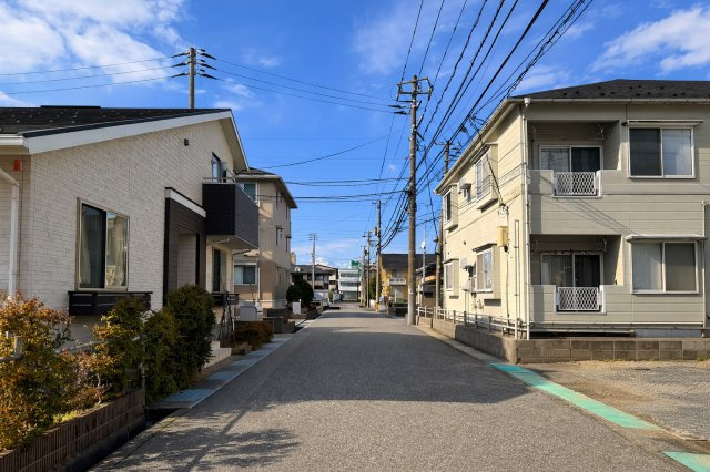 中央区上近江3丁目　土地の前面道路含む現地写真|周辺には比較的新しい住宅が多く、街並みもきれいで住環境の良さが感じられるエリアです。