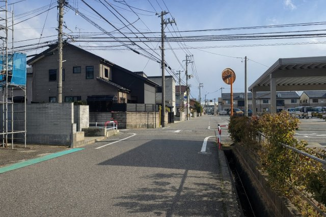 中央区上近江3丁目　土地の前面道路含む現地写真|笹出線や女池インターへのアクセスが良く、車での移動が多い新潟でも快適に暮らせる立地です。