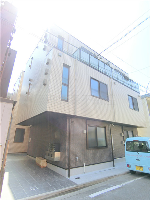 カーサ　セレーノの外観|2023年3月築　鉄骨造地上3階建て総戸数7戸光インターネット無料の人気賃貸マンション
東京都大田区蒲田3丁目　京浜急行本線梅屋敷駅近最寄り徒歩5分、京急蒲田駅徒歩8分
JR京浜東北線蒲田駅徒歩13分