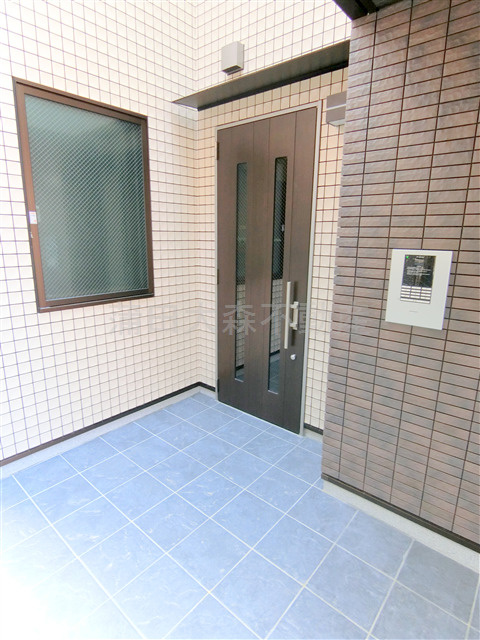 カーサ　セレーノのエントランス|TVモニター付オートロック宅配BOXメールBOX　エントランス