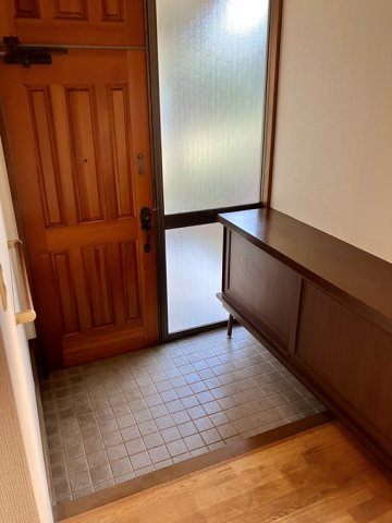 鵜ノ木戸建の玄関