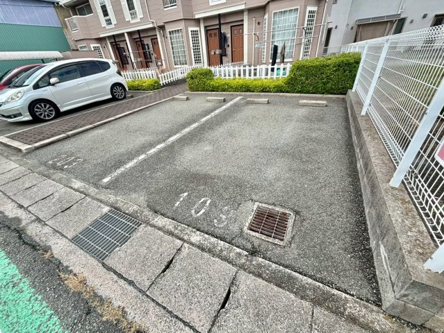 プロムナードの駐車場