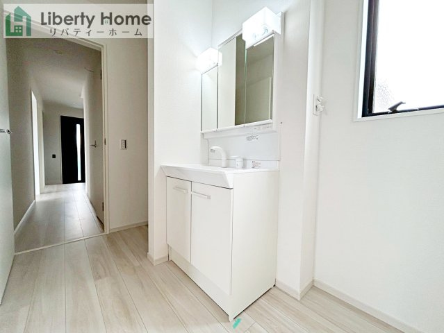 水戸市住吉町5期　新築戸建のキッチン|(1号棟)同仕様・同形状写真