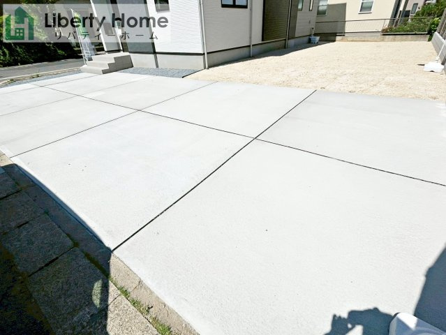 水戸市住吉町5期　新築戸建の駐車場