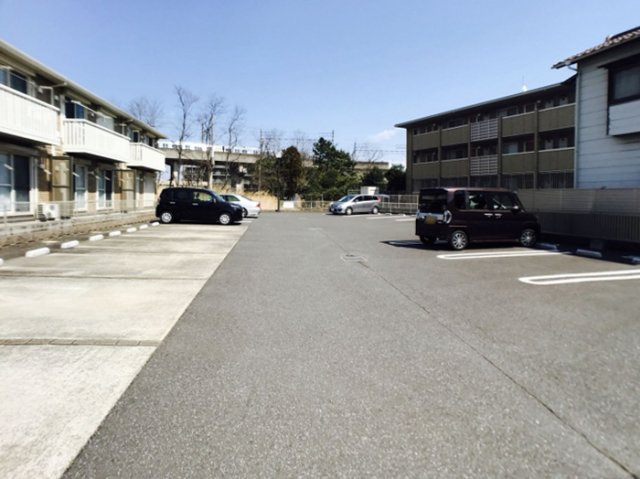 Ya-ECO Houseの駐車場