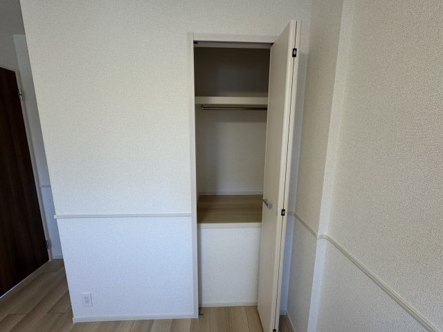 クレールＣの内装|クローゼット（南側洋室）