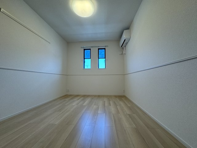 クレールＣの子供部屋|南側洋室