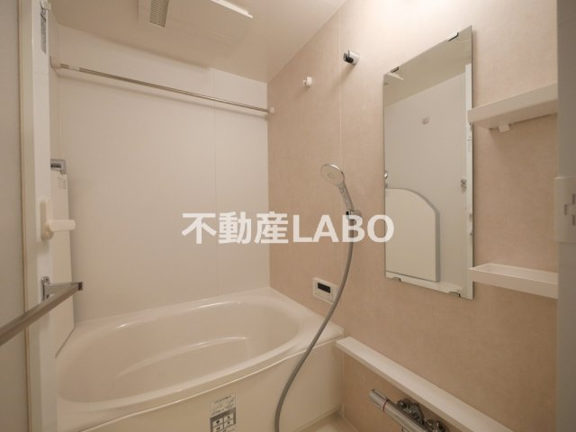コンフォリア・リヴ博労町一丁目Qの浴室