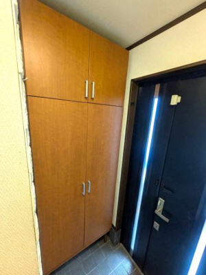 【玄関】 | ■茨木市西田中町■400万円値下げしました！■駅徒歩圏と陽当たりの良いロケーション | ■玄関収納充実しています。