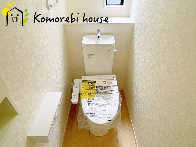 鴻巣市筑波　第5　Ⅱ期　新築一戸建て　グレイドルガーデン　01のトイレ|コンパクトで使いやすいトイレです