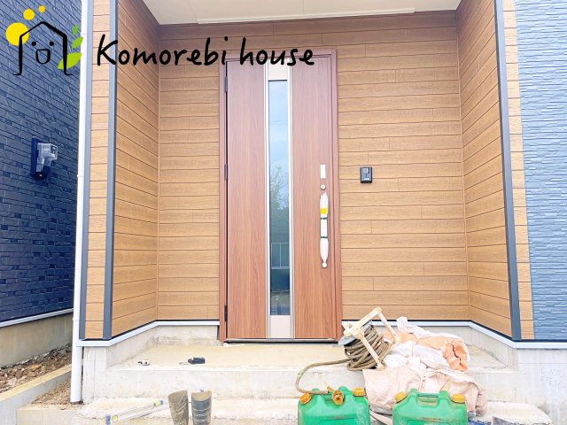 鴻巣市筑波　第5　Ⅱ期　新築一戸建て　グレイドルガーデン　01の玄関|収納もある玄関です