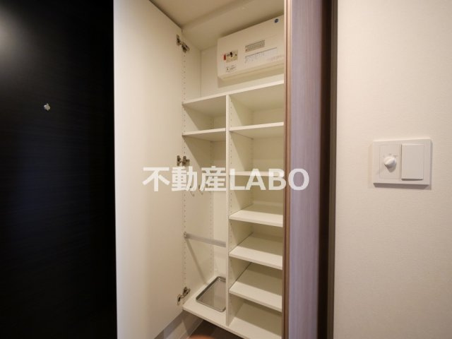 コンフォリア・リヴ博労町一丁目Qの収納