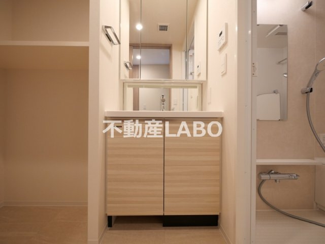 コンフォリア・リヴ博労町一丁目Qの洗面所