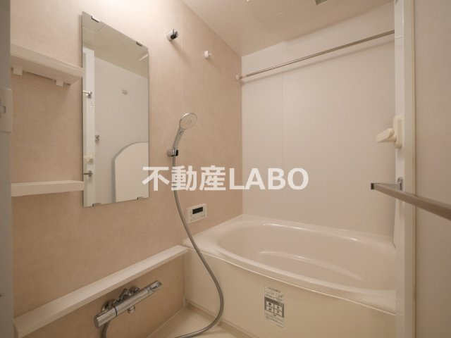 コンフォリア・リヴ博労町一丁目Qの浴室