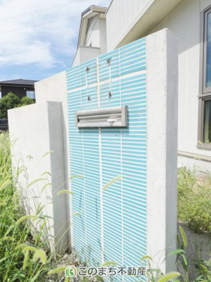 【設備】 | 小山市大字粟宮中古住宅 | オシャレなデザインのメールボックス☆
