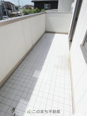 【バルコニー】 | 小山市大字粟宮中古住宅 | バルコニーは2箇所ございます♪広々としており沢山のお洗濯も一度に外干し可能です♪
