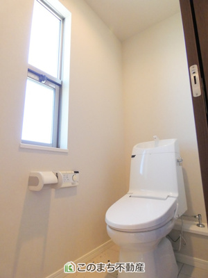 【トイレ】 | 小山市大字粟宮中古住宅 | いつも綺麗に清潔に！シャワー付きトイレです♪
