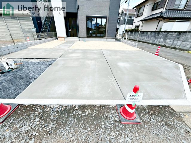 水戸市渡里町4期　新築戸建の駐車場
