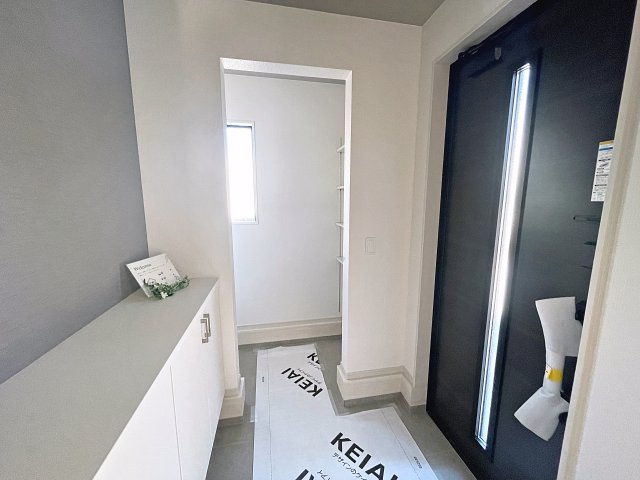 新築戸建・新築建売　郡山市静町8期　大成小学校・郡山第七中学校の玄関|SIC付きなのでベビーカーやカー用品などの収納にも便利です！