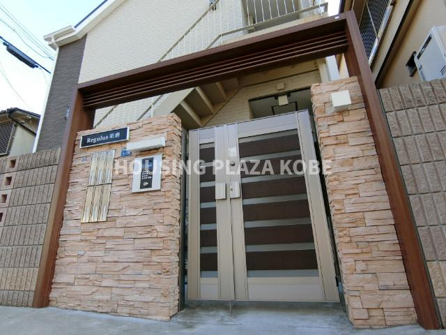レグルス須磨のエントランス