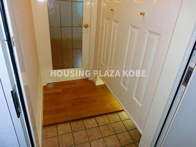 ワコーレヴィータ須磨浦通の玄関