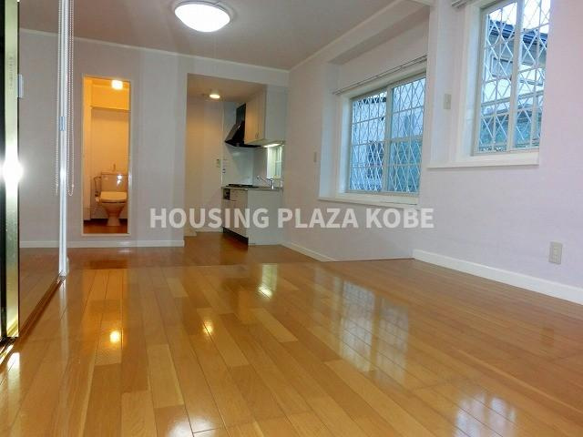 ワコーレヴィータ須磨浦通の居間・リビング