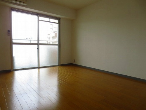 ニューヴィラ舞子の居間・リビング