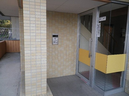 ニューヴィラ舞子のエントランス