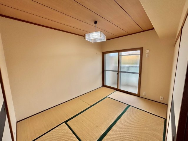 メゾン今在家の和室