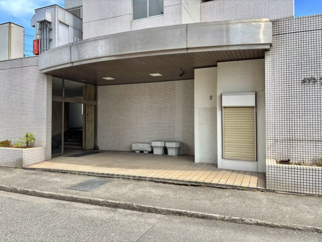 メゾン今在家のエントランス