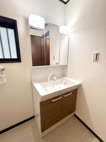中古戸建　大東市灰塚４丁目（平成11年築）の独立洗面台